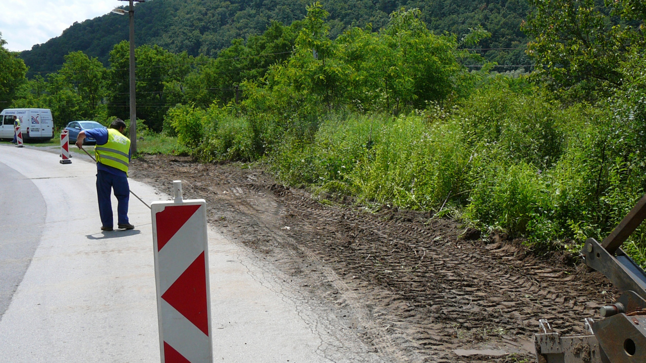 Výstavba chodníka v obci  Výstavba chodníka v obci